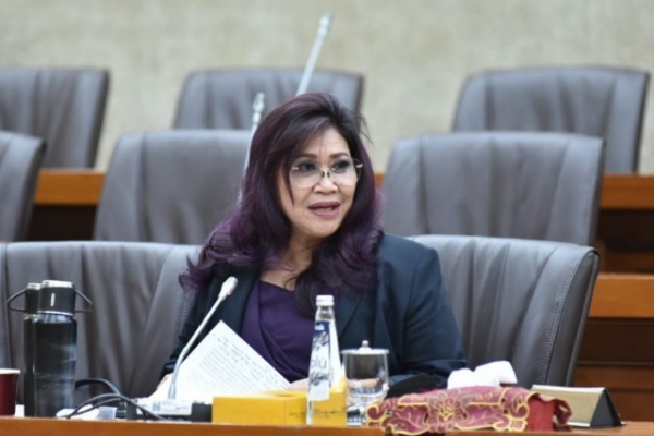 Gagal Faham Evita Nursanty, KRL dikira Kereta Api Jarak Jauh